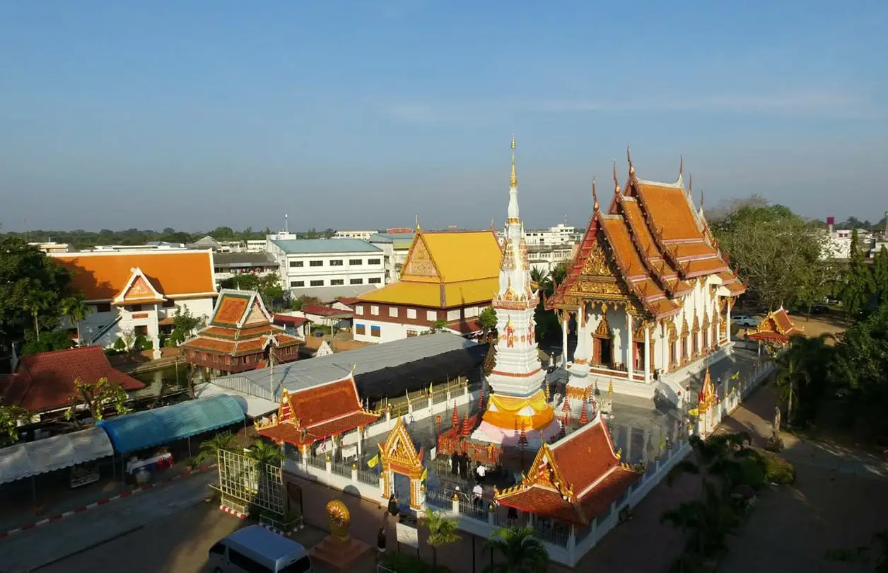 Wat Mahathat, Yasothon, Phra That Anon and traditional overwater scripture library