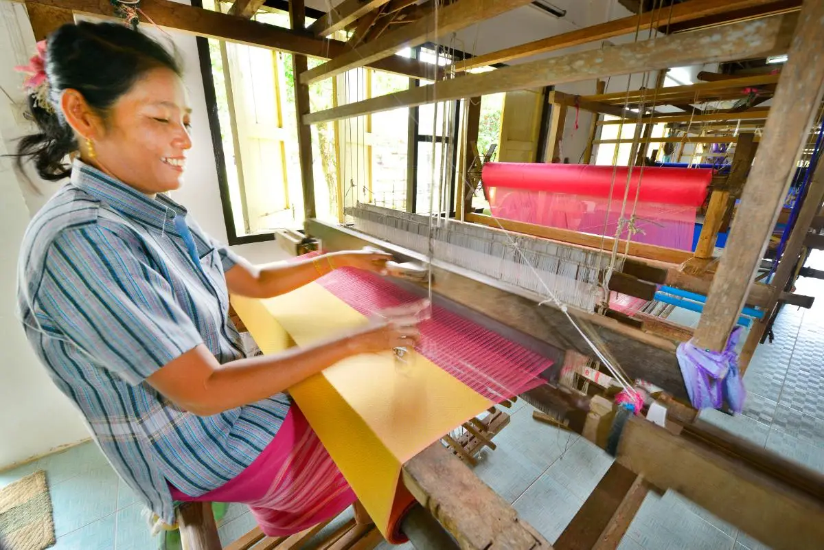 Na Muen Si Weaving Group