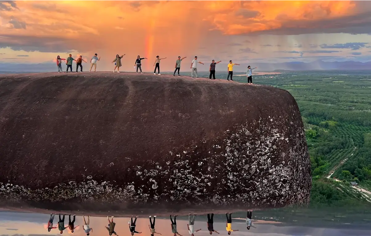 Three Whale Rock Bueng Kan