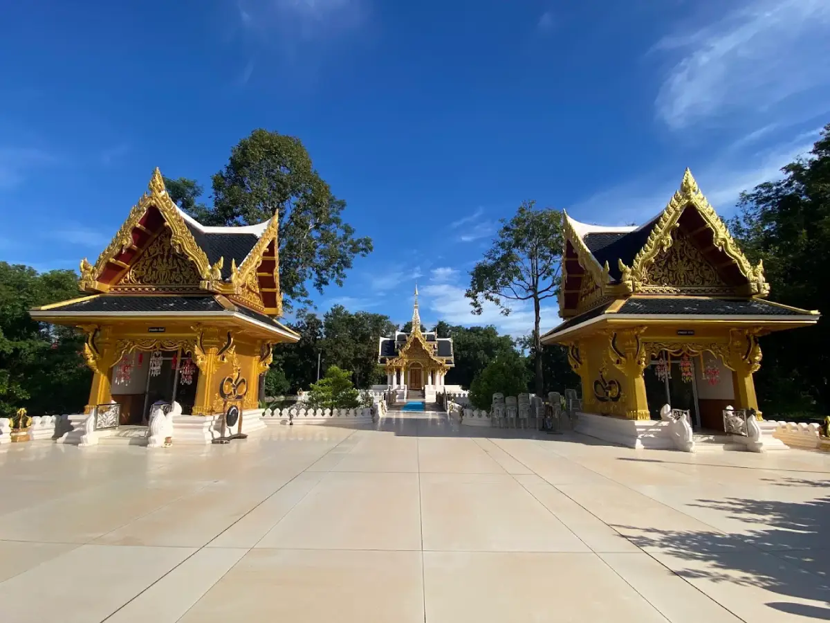 Pu U Lue Nakarat Shrine Bueng Kan