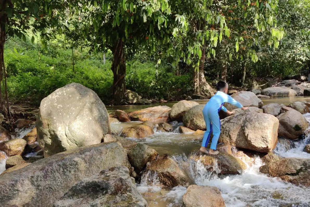 Nako Lek Waterfall