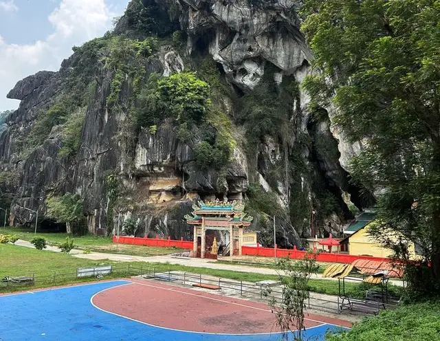 Tham Thalu Cave