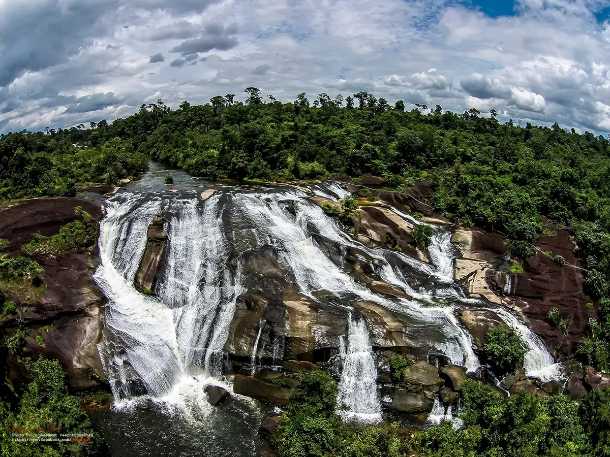 Tat Chanaen Waterfall Bueng Kan