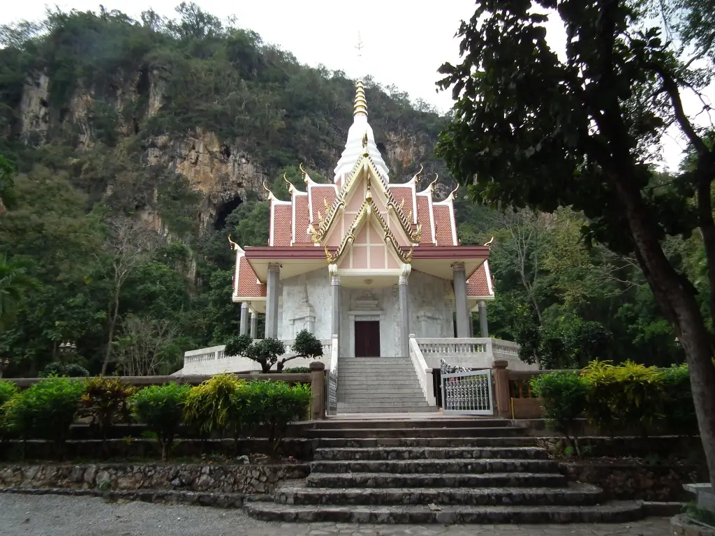 Wat Tham Pha Pu (Tham Phiang Din)