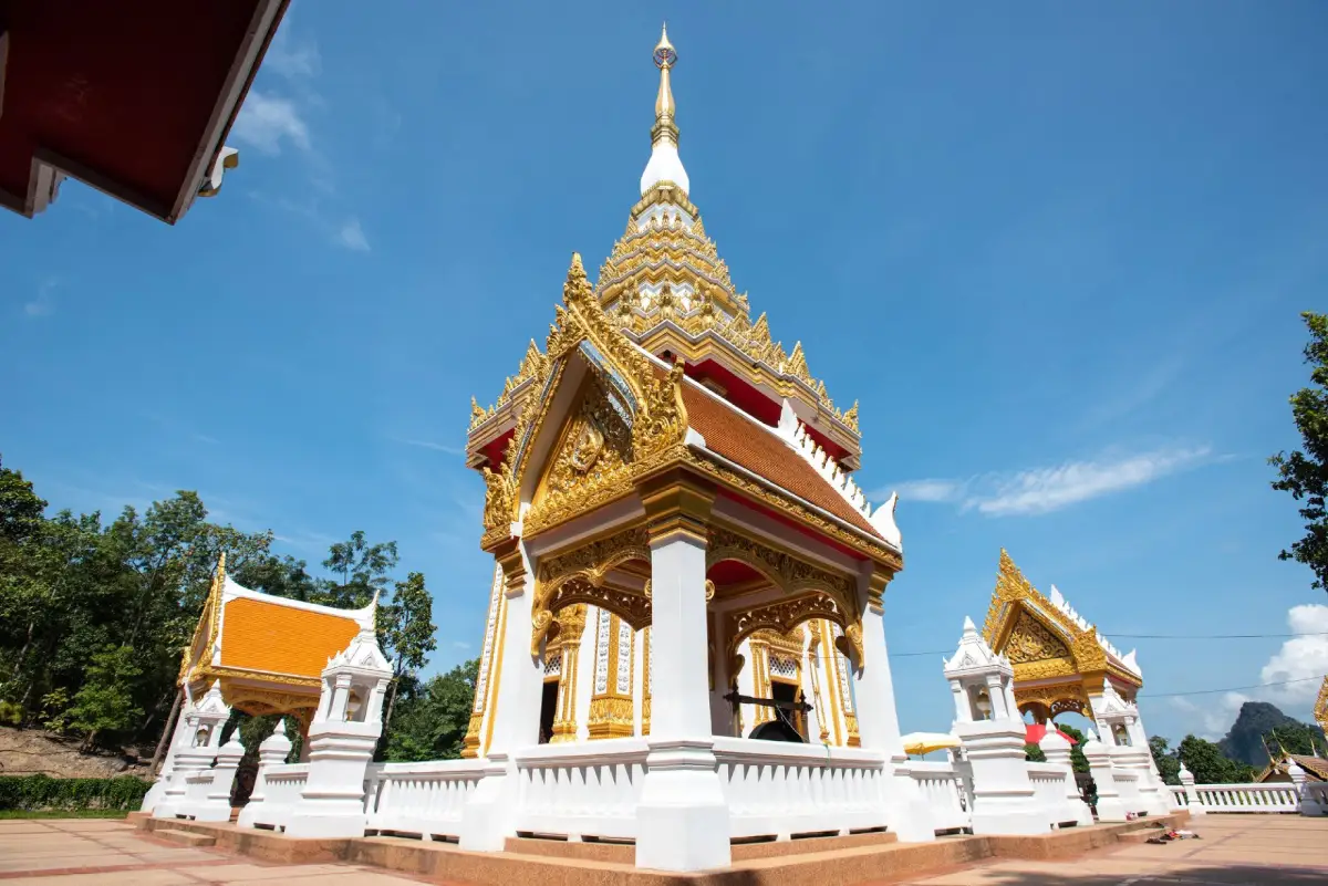 Wat Phra Phutthabat Phu Khwai Ngoen