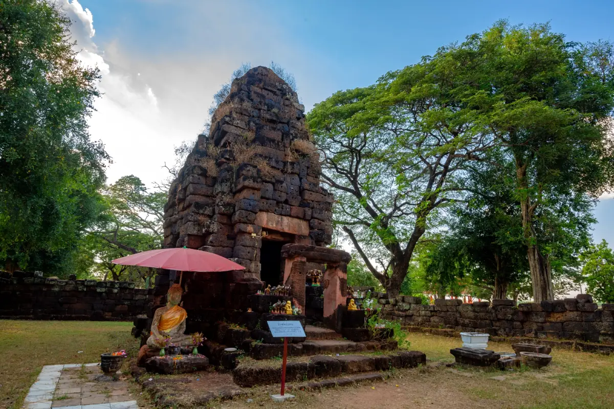 Ku Mahathat (Prang Ku Ban Khwa)