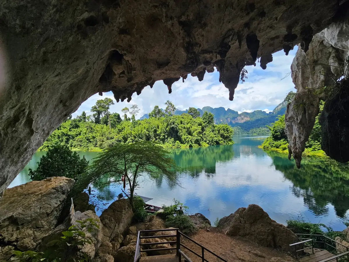 Pra Kai Petch Cave Surat Thani
