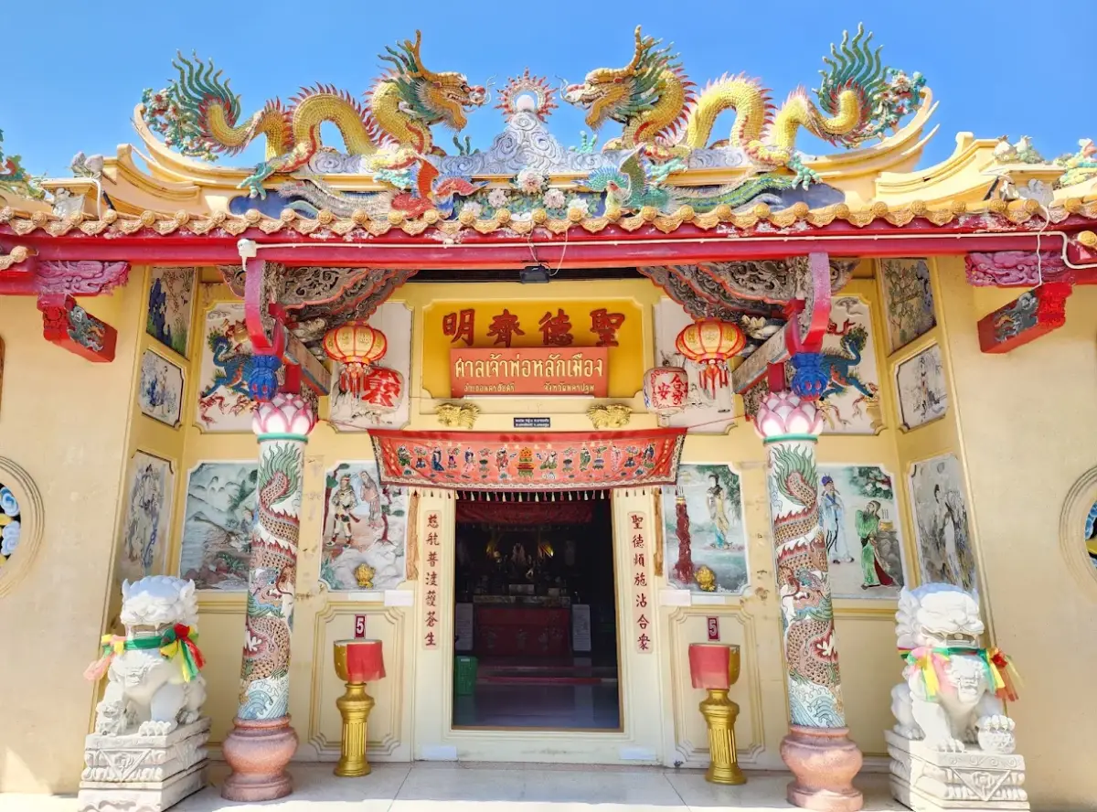 Chao Pho Lak Mueang Nakhon Chai Si Shrine in Nakhon Pathom