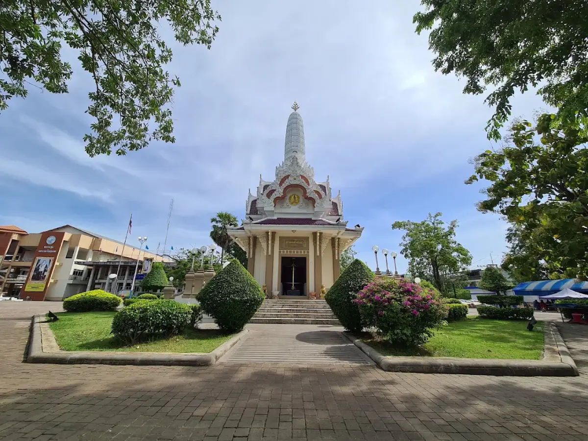 Chumphon City Pillar Shrine, a Thai-style pavilion with a prang-shaped spire