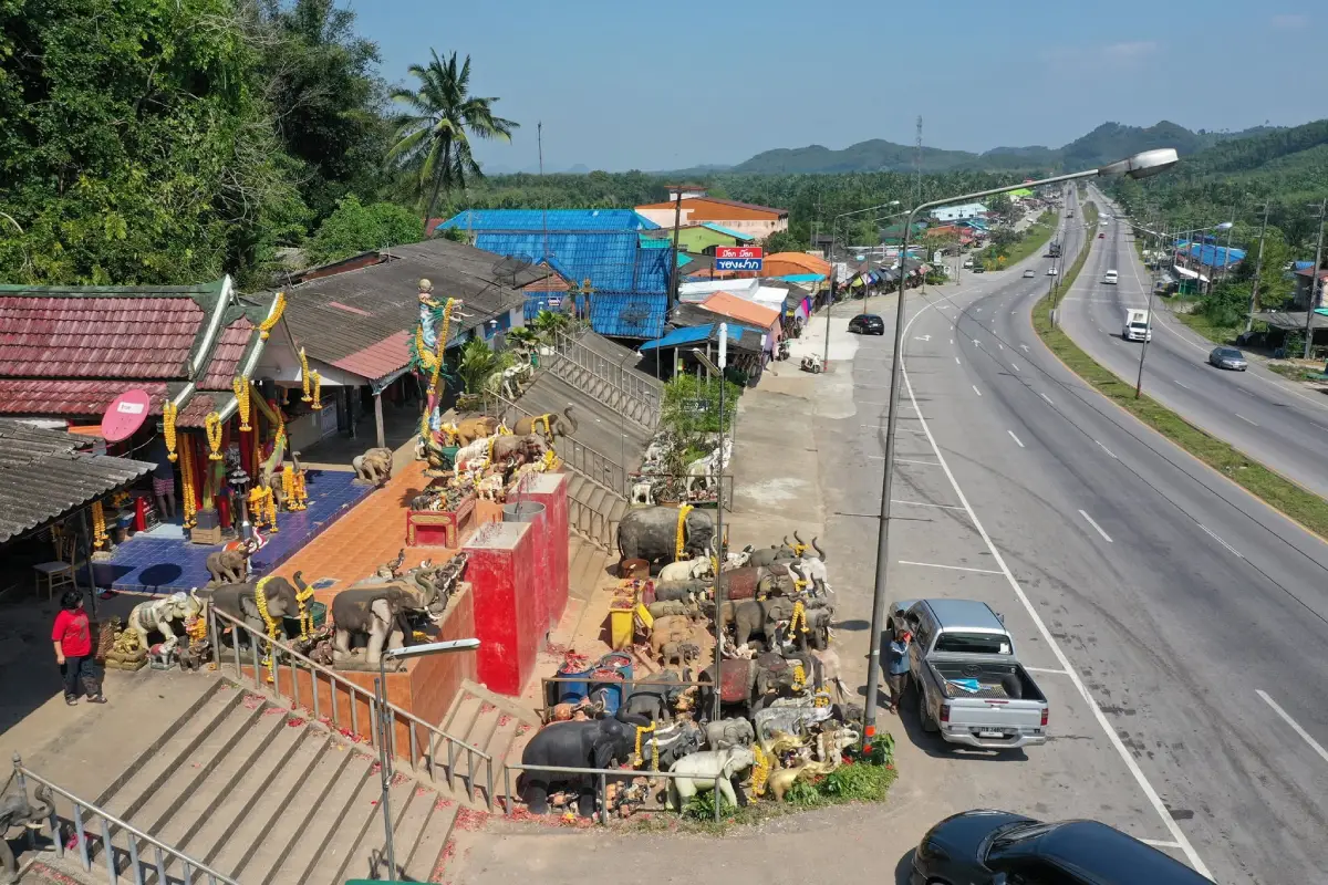 San Pho Ta Hin Chang Shrine Chumphon