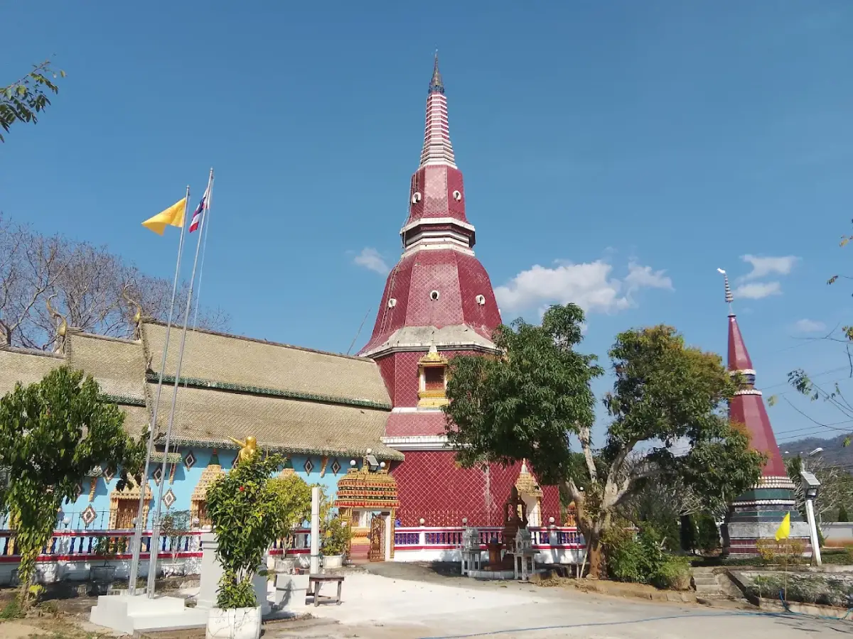 วัดห้วยตีนตั่ง (วัดพระธาตุศรีสามรักษ์) วัดห้วยตีนตั่ง (วัดพระธาตุศรีสามรักษ์)
