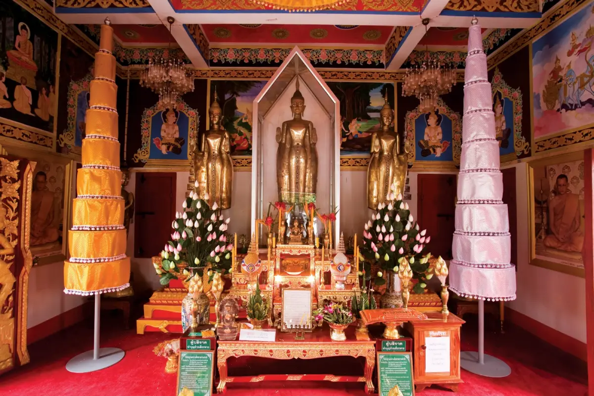 Phra Bang Wat Trai Phum Nakhon Phanom