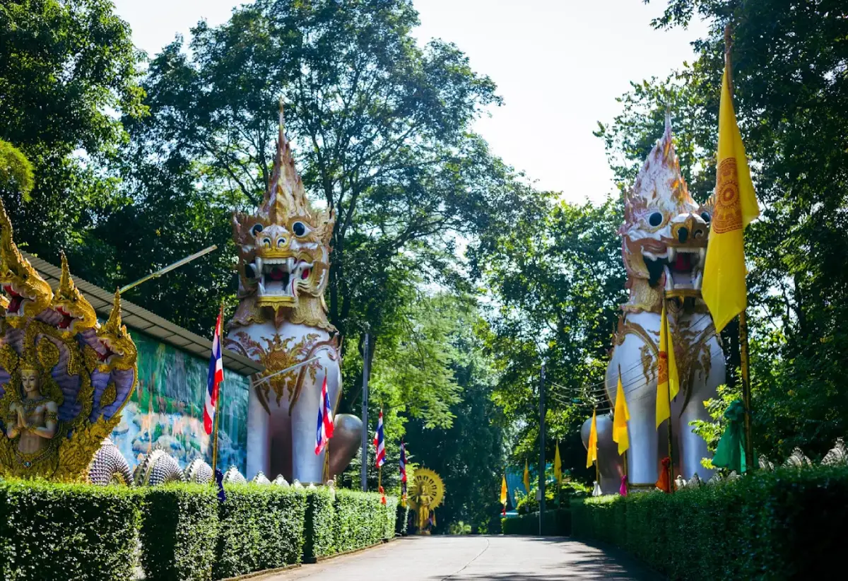 Wat Pang Phueng (Suan Phutthangkun) Wat Pang Phueng (Suan Phutthangkun)
