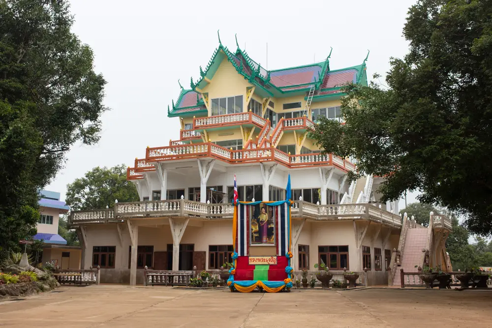 วัดเขาประตูชุมพล