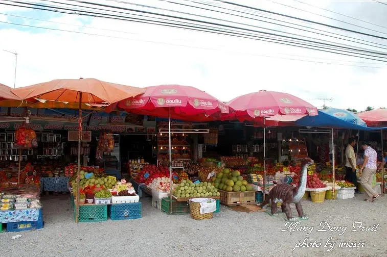 ตลาดผลไม้กลางดง