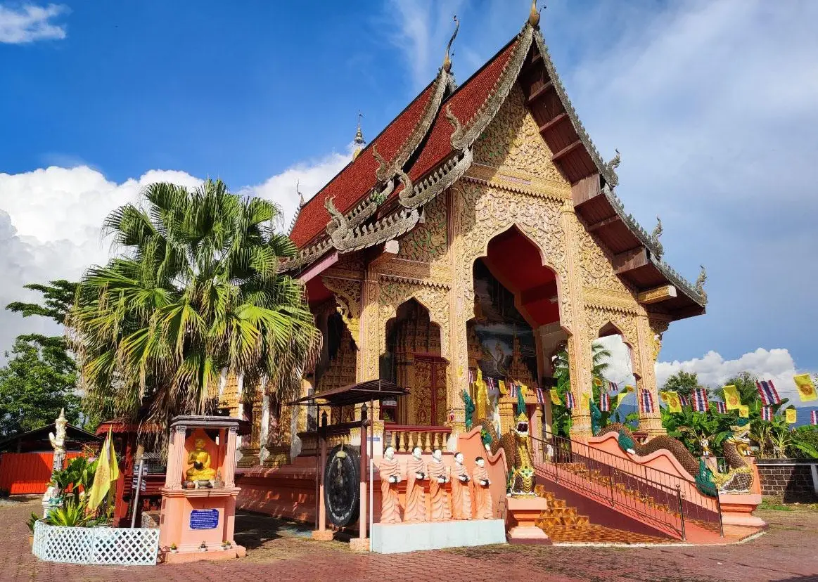 วัดบ้านโป่ง (พร้าว) วัดบ้านโป่ง (พร้าว)
