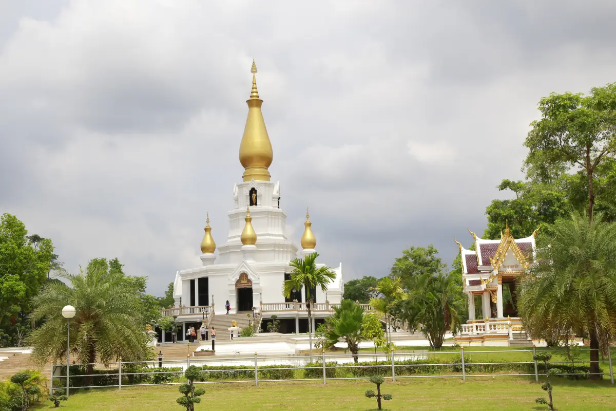 Wat Aranyabanphot (Phra Sutham Chedi)