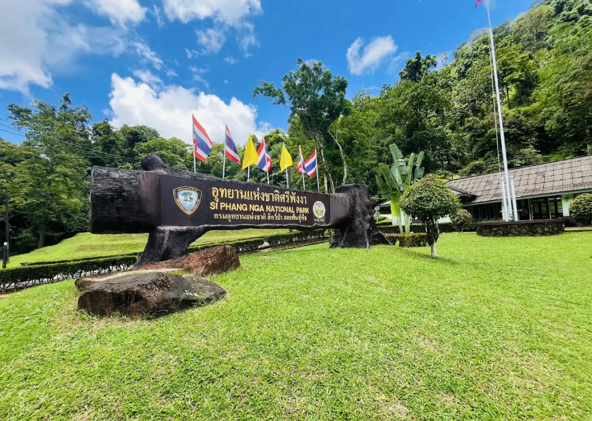 อุทยานแห่งชาติศรีพังงา จังหวัดพังงา น้ำตกตำหนังและป่าฝนธรรมชาติ