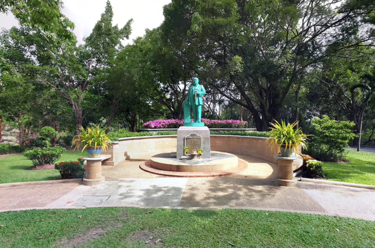 Phraya Ratsadanupradit Monument