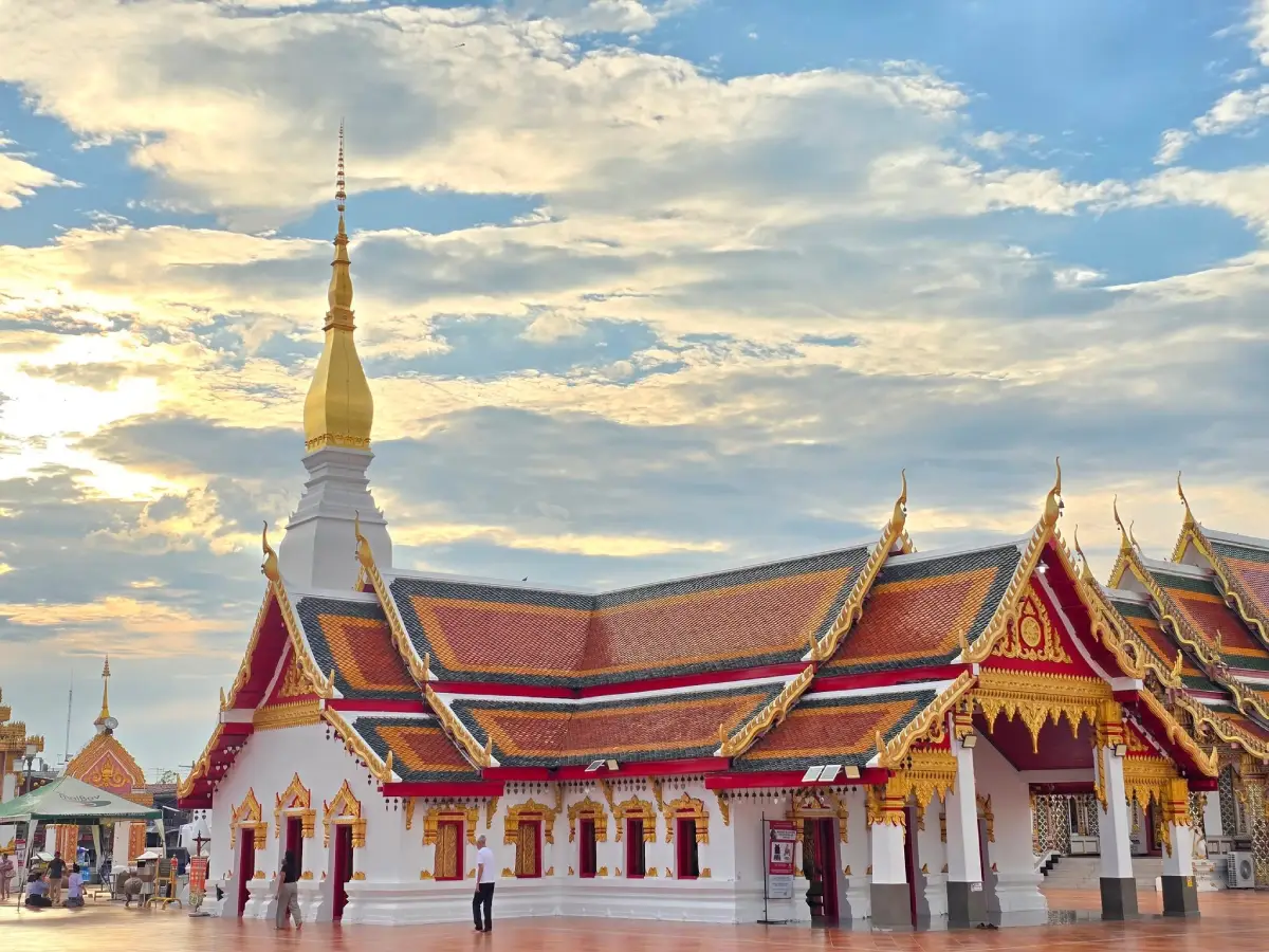 Wat Phra That Choeng Chum, Sakon Nakhon, white sacred stupa with a golden spire