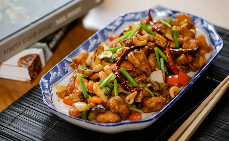 ไก่ผัดเม็ดมะม่วงหิมพานต์