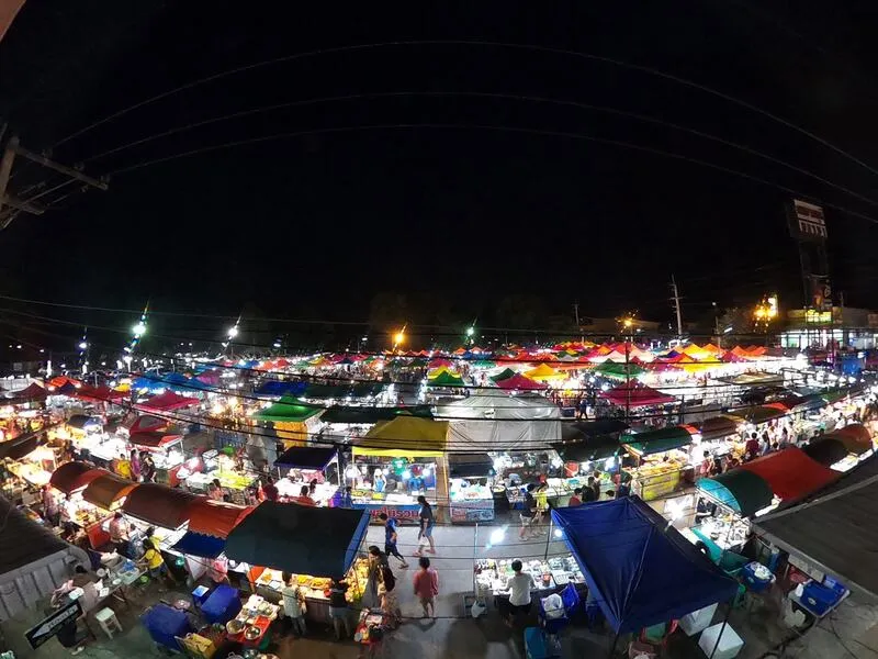 เจ-เจ ตลาดนัดกลางคืน ตลาดสถานีรถไฟ เจ-เจ ตลาดนัดกลางคืน ตลาดสถานีรถไฟ