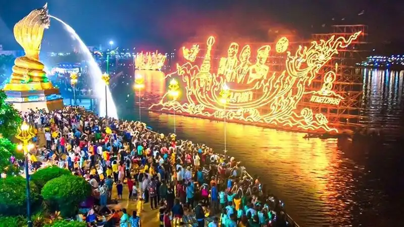 ประเพณีไหลเรือไฟ ประเพณีไหลเรือไฟ