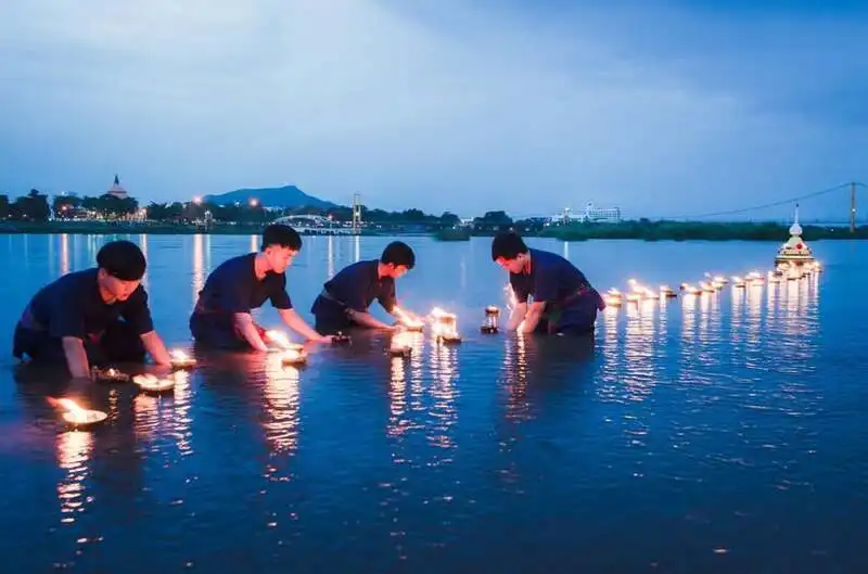 ประเพณีลอยกระทงสาย
