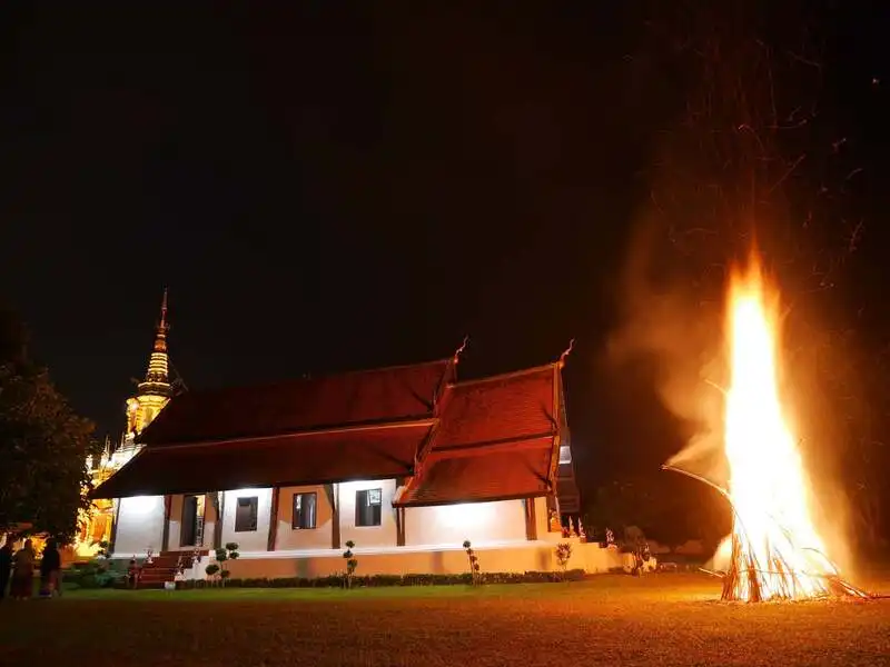 ประเพณีทานหลัวผิงไฟ