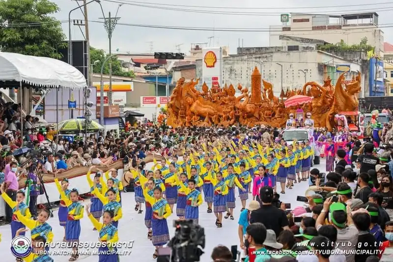 ประเพณีแห่เทียนพรรษา
