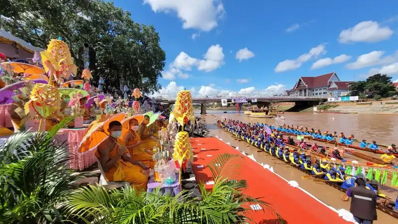 แห่พระทางน้ำ แข่งขันเรือยาว