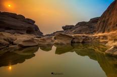 แก่งสองคอน (สามพันโบก)