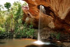 น้ำตกแสงจันทร์ (น้ำตกลงรู)