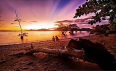 ช่องเขาขาด และหาดหินกลม