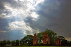 Prasat Si Khoraphum