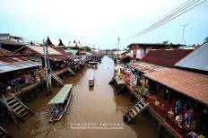 ตลาดน้ำยามเย็นอัมพวา
