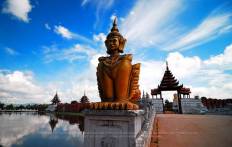 พร้อมมิตรฟิล์มสตูดิโอ