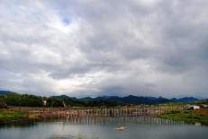 สะพานมอญ (สะพานไม้อุตตมานุสรณ์)