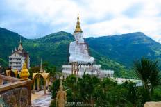 Wat Phra That Pha Sorn Kaew