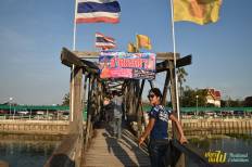 Sa Phan Khong Floating Market