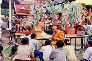 ประเพณีกรวยสลาก