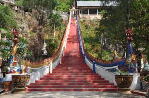 Wat Tham Mangkon Thong