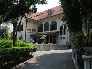 Varadis Palace Museum and Damron Rajanupab Library