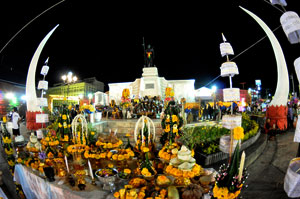 Phraya Surin Phakdi Si Narong Changwang (Pum) Monument