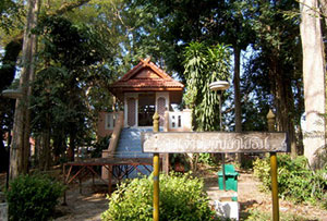 Chao Pho Wittayayothin Shrine