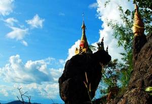 Phra That Hin Kiew at Doi Din Chi