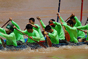 Boat Racing Tradition of Phra Pra Daeng