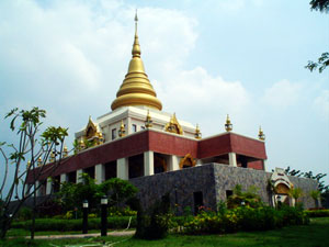 Luang Pu Lod Museum Pamotita Pagoda