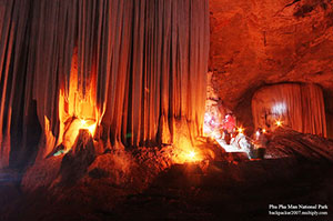 Tham Phraya Nakarat (Nakarat cave)