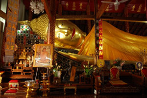Wat Phra Non Nong Phueng